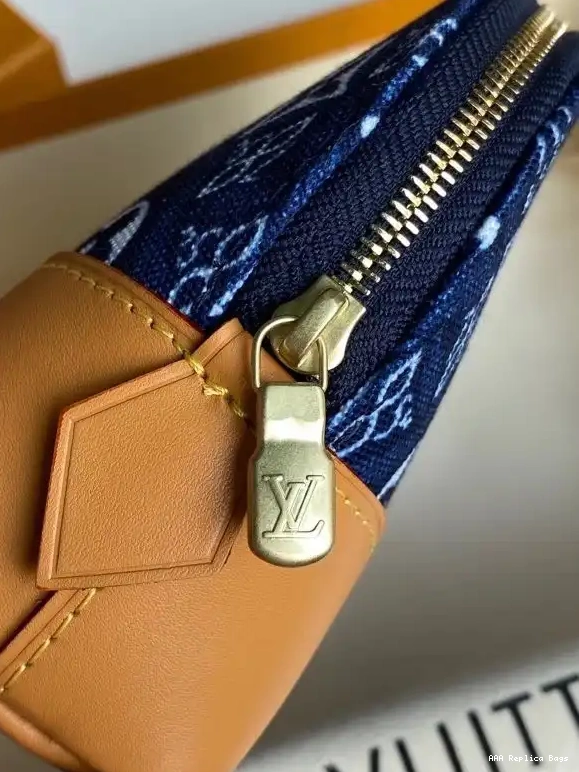 Aaa replica ru VUITTON POUCH SINCE LOUIS COSMETIC 1854 PM 0518